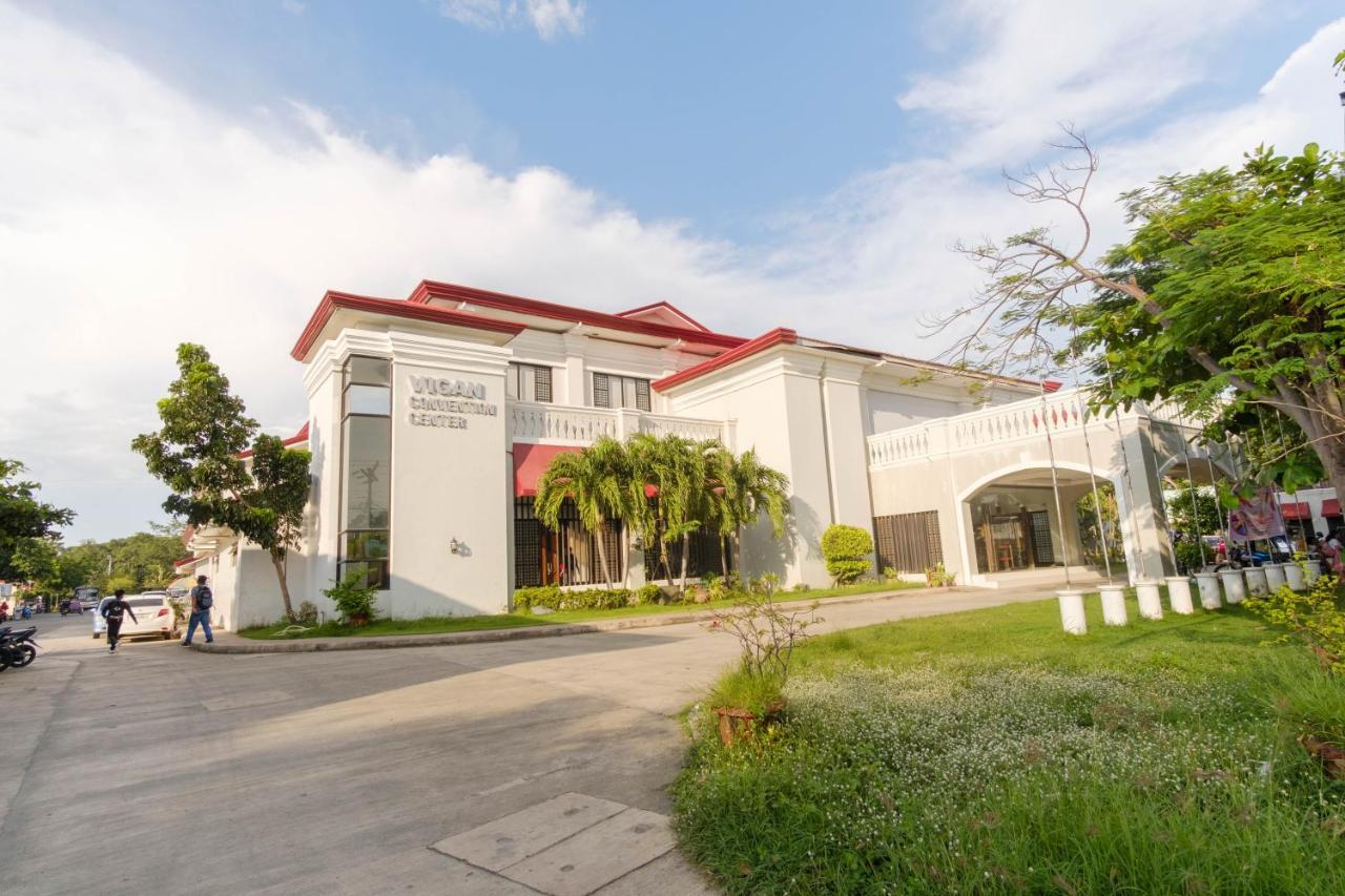 Reddoorz Plus Near Vigan Convention Center Hotel Exterior photo